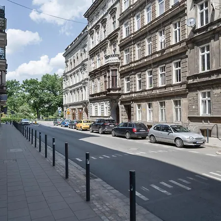Komfortowy Apartament Blisko Rzeki We Wroclawiu Z Biurkiem I Wanna By Renters Apartman *