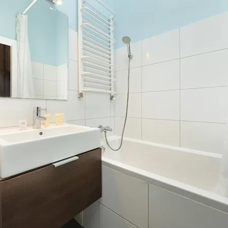 Appartement Komfortowy Apartament Blisko Rzeki We Wroclawiu Z Biurkiem I Wanna By Renters *