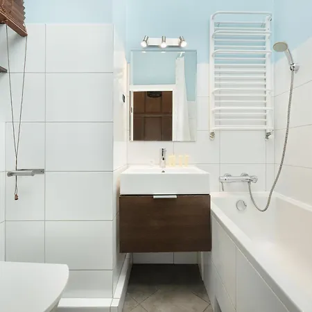 Komfortowy Apartament Blisko Rzeki We Wroclawiu Z Biurkiem I Wanna By Renters Appartement
